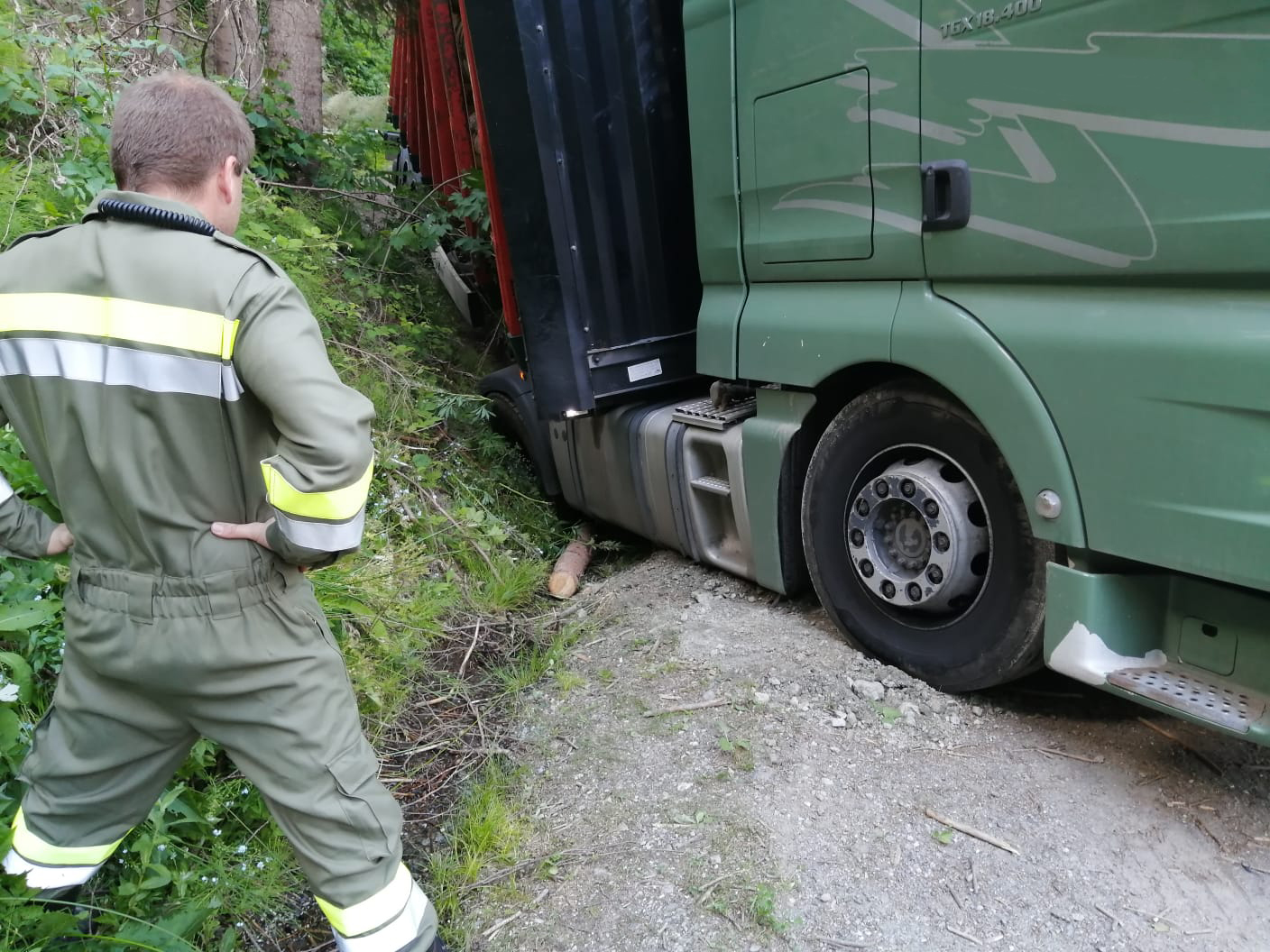 LKW Bergung im Ortsgebiet